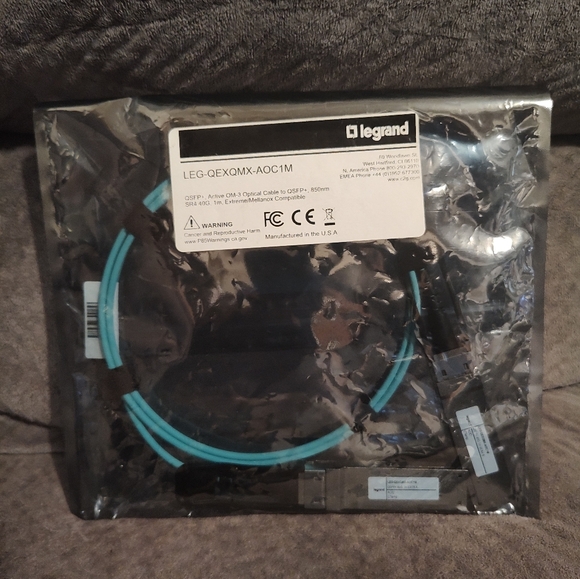 Legrand QSFP+, Active OM-3 Optical Cable to QSFP+, 850nm SR4 40G 1m - Picture 3 of 8